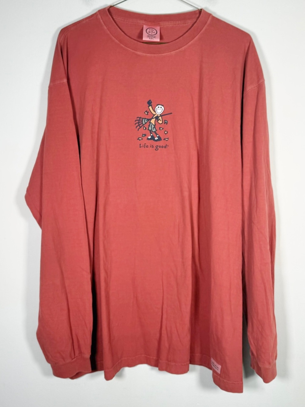 Life is Good Men’s Size XXL Long-Sleeve Graphic Tee Man Raking Leaves Fall